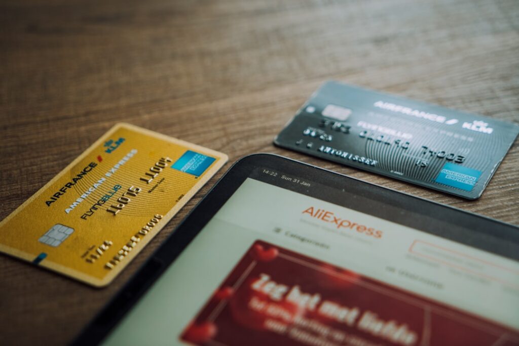 Credit card on a table, representing unsecured credit card debt in a New York bankruptcy case